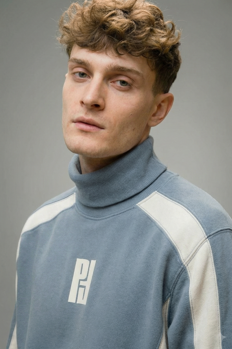 Core Line Sweatshirt - Cloud Blue