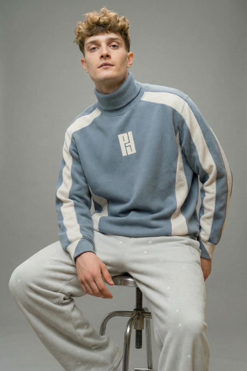 Core Line Sweatshirt - Cloud Blue